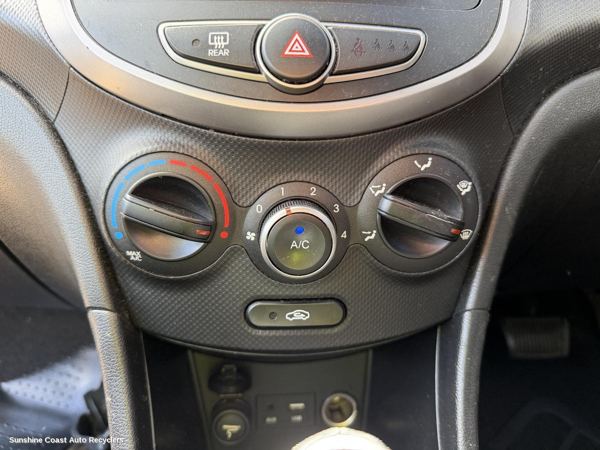 2011-2019 Hyundai Accent Heater Ac Controls