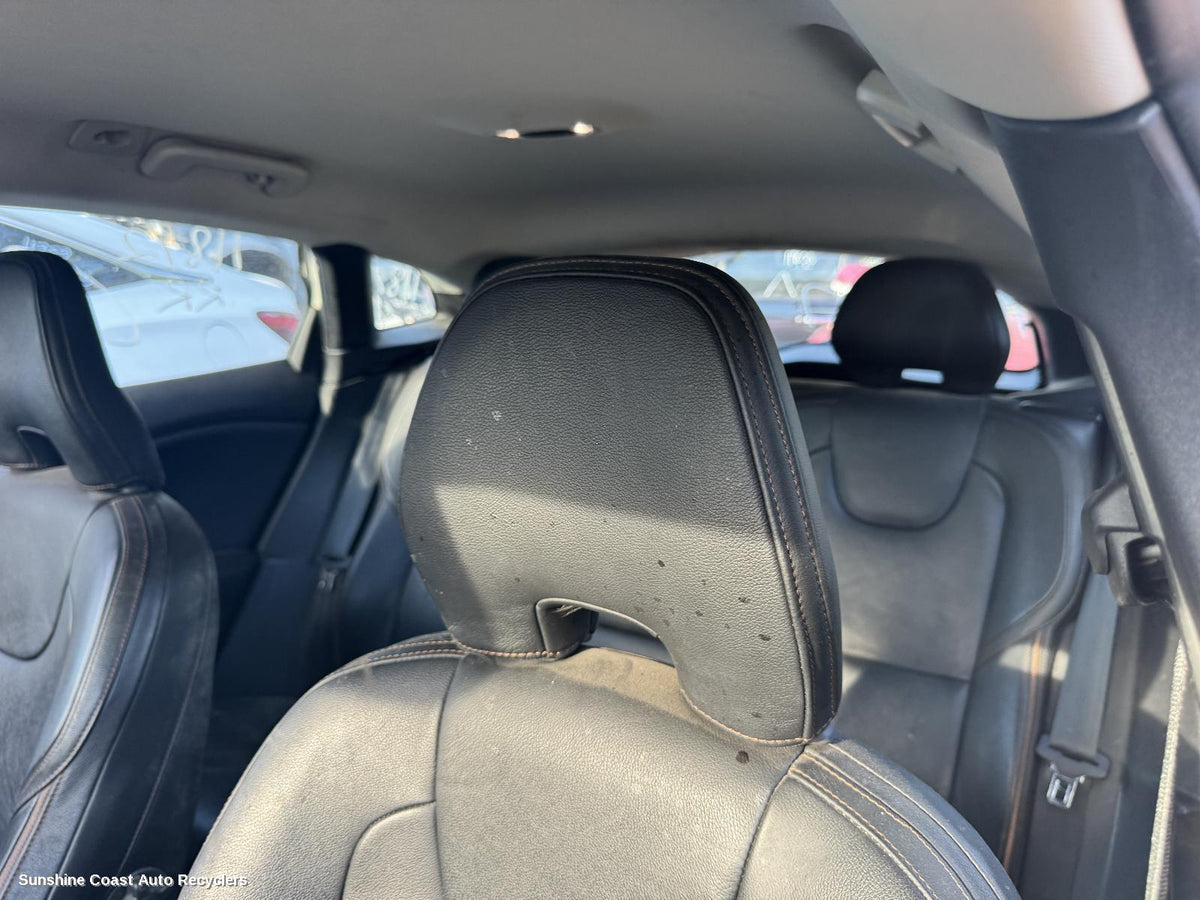 2013-2019 Volvo S40 Headrest