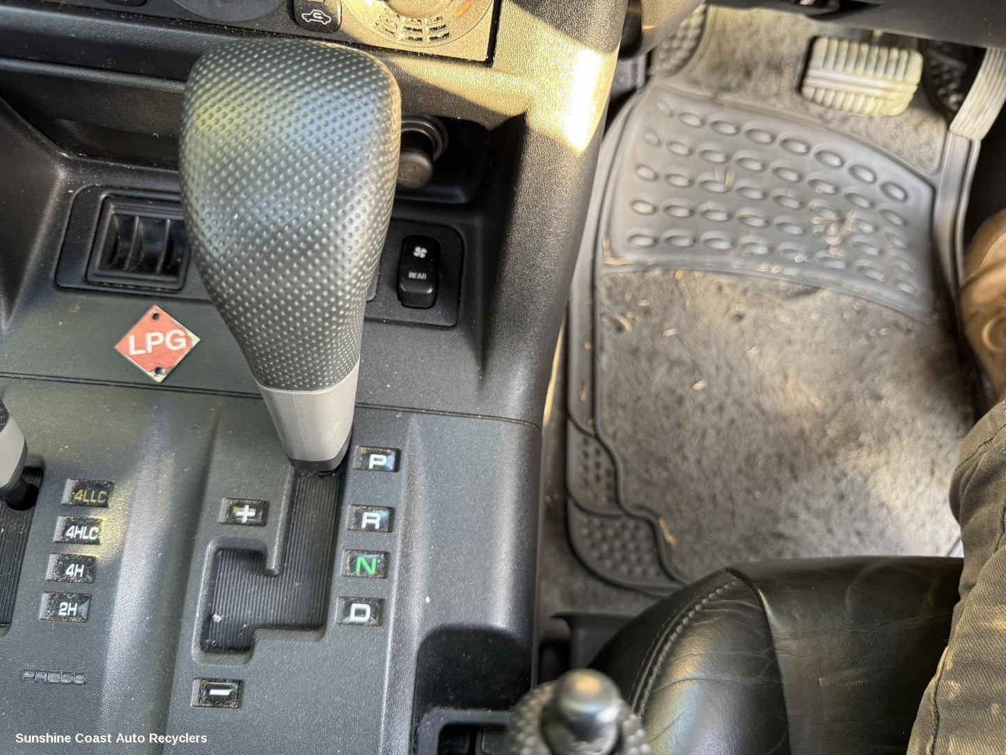 2002 Mitsubishi Pajero Gear Stick Shifter