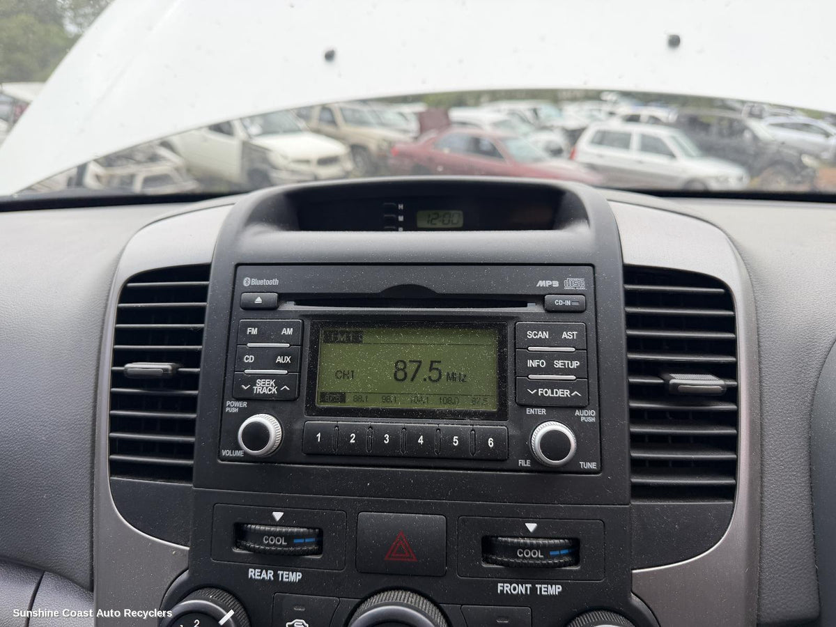 2005-2014 Kia Carnival/grand Carnival Radio Cd Dvd Sat Tv