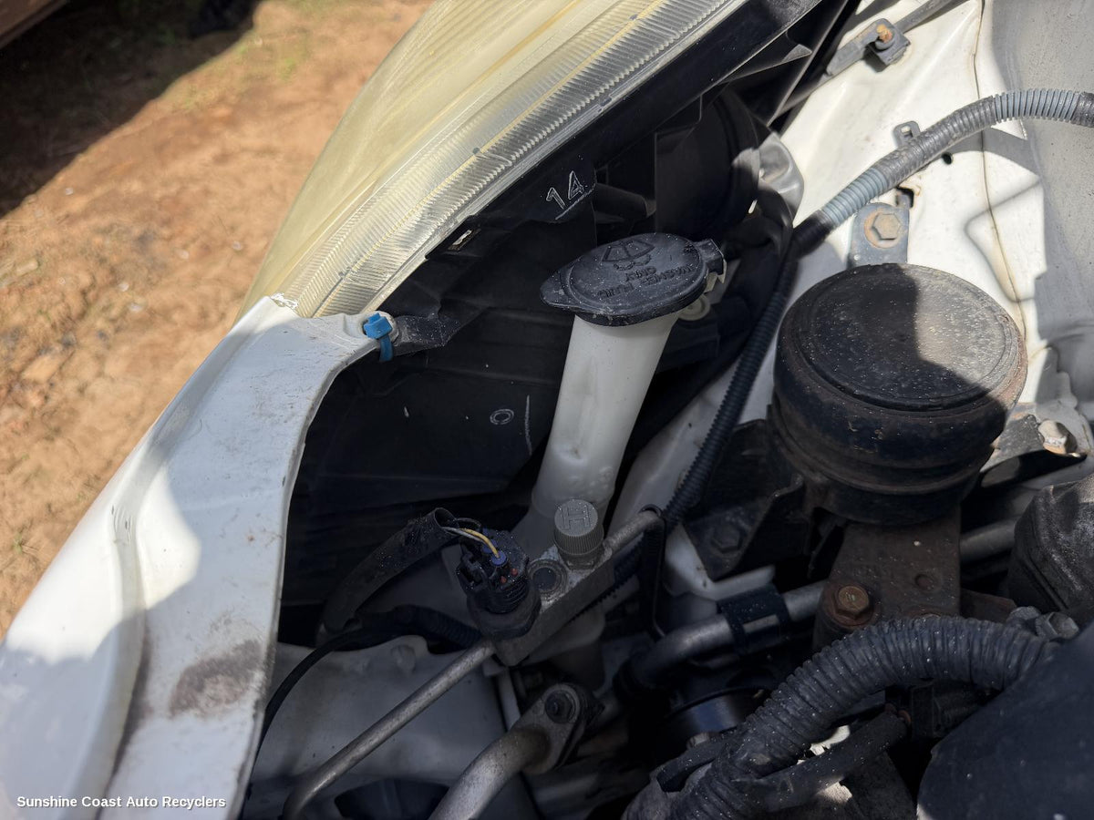2005-2011 Toyota Yaris Washer Bottle