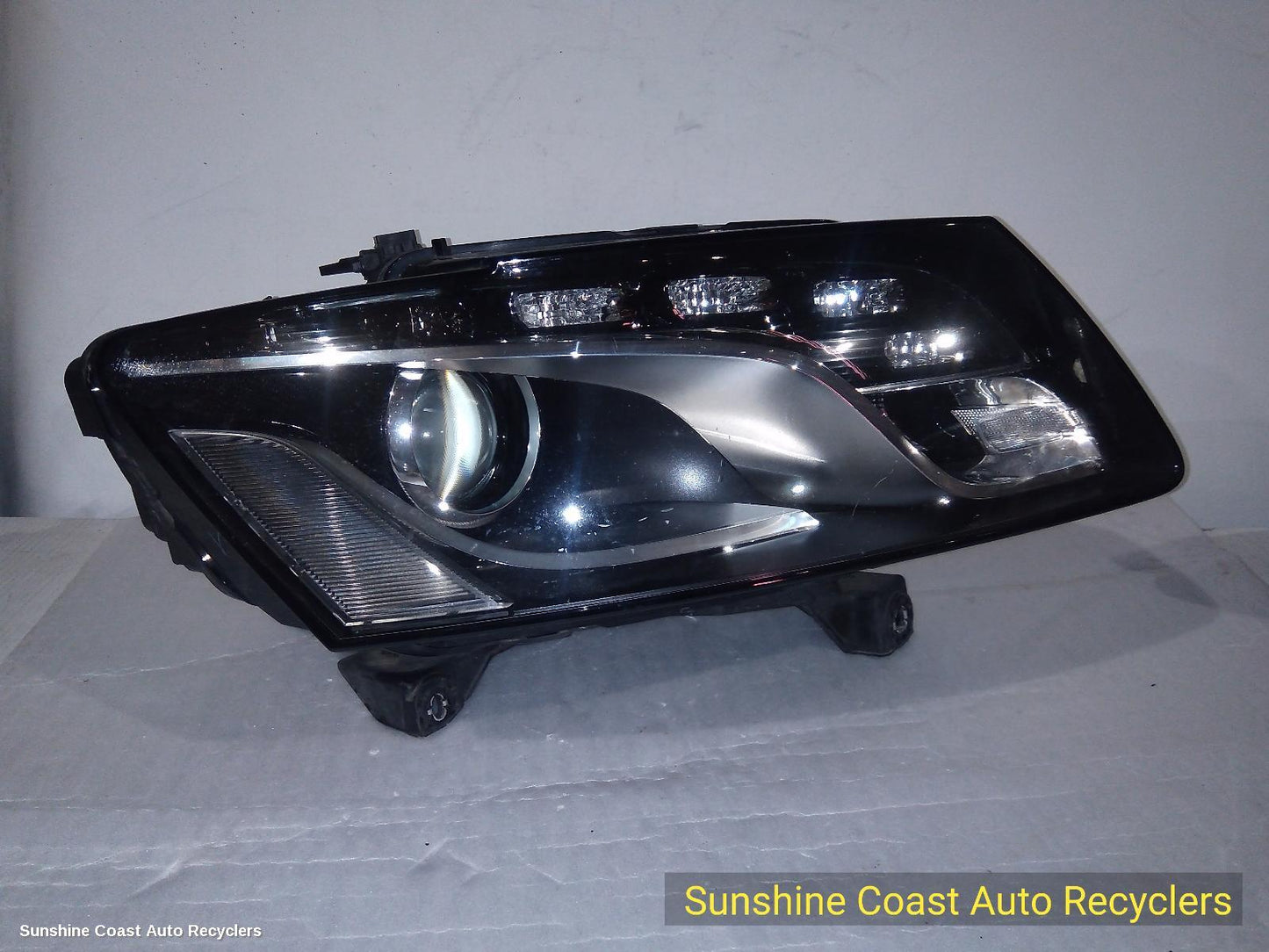 2011 Audi Q5 Right Headlamp