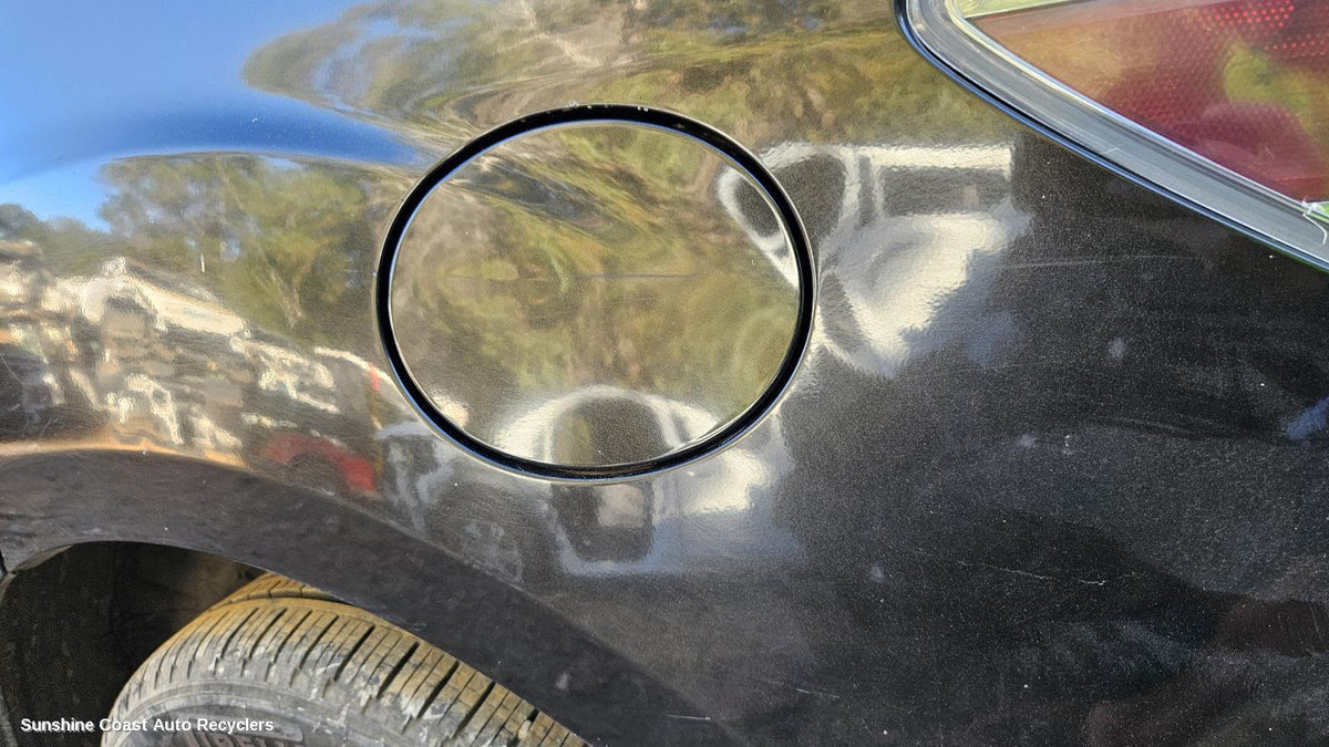 2006-2012 Mazda Cx7 Fuel Door   Filler