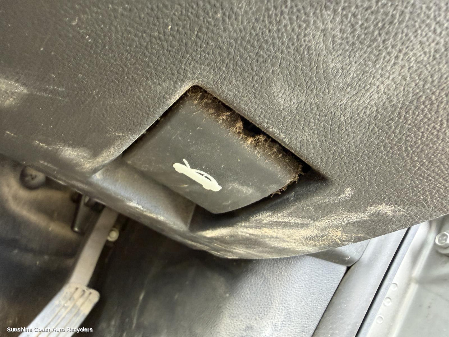2006-2013 Holden Commodore Bonnet Release