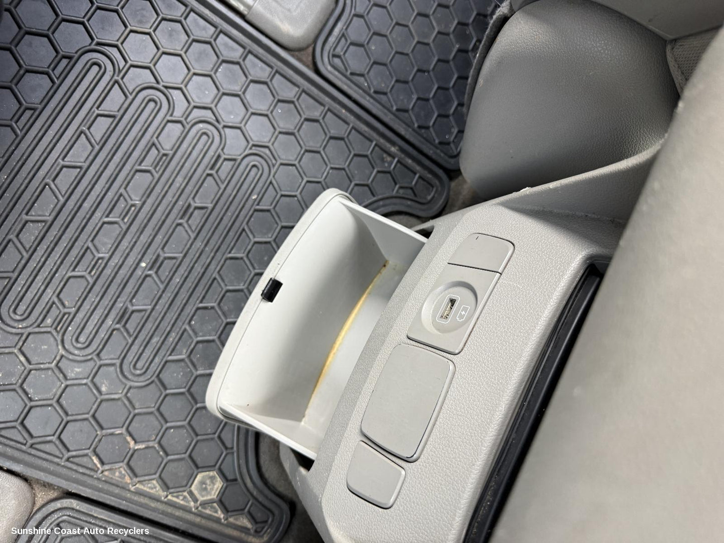 2015 Kia Carnival/grand Carnival Console