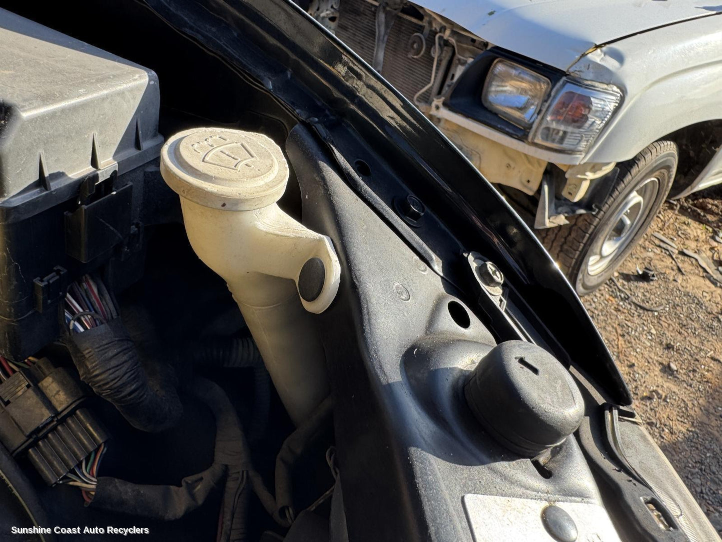 2008 Mitsubishi Triton Washer Bottle