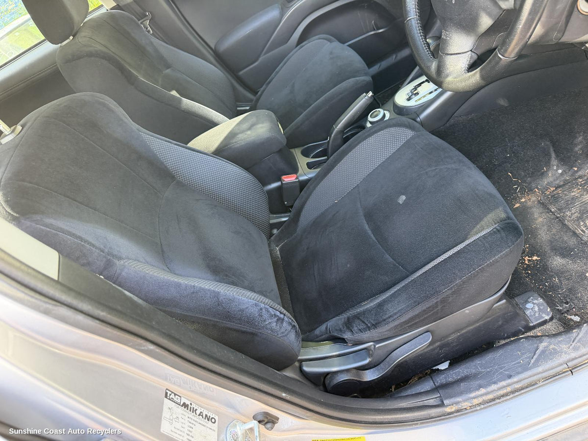 2009-2012 Mitsubishi Outlander Front Seat