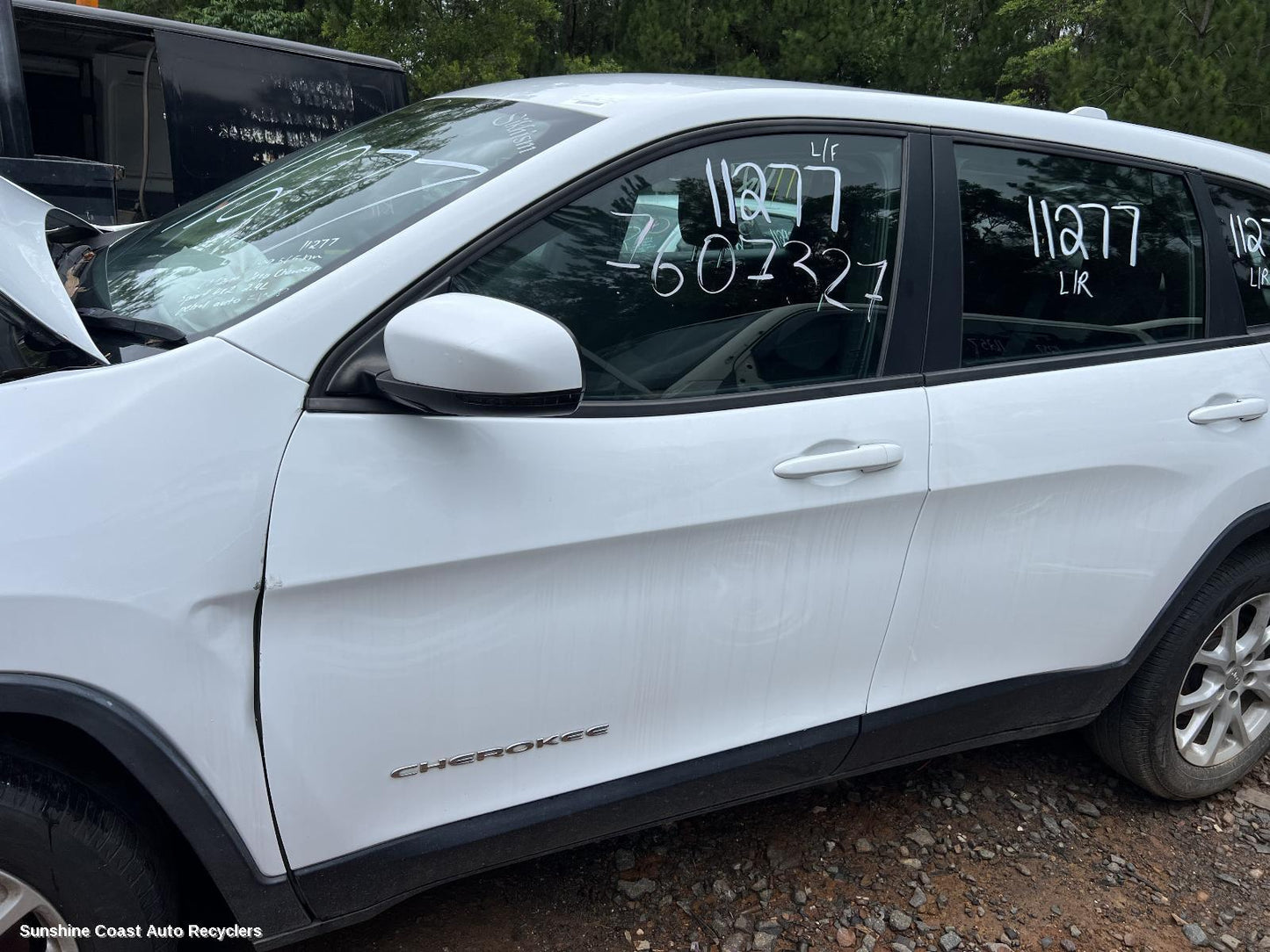 2014 Jeep Cherokee Left Front Door