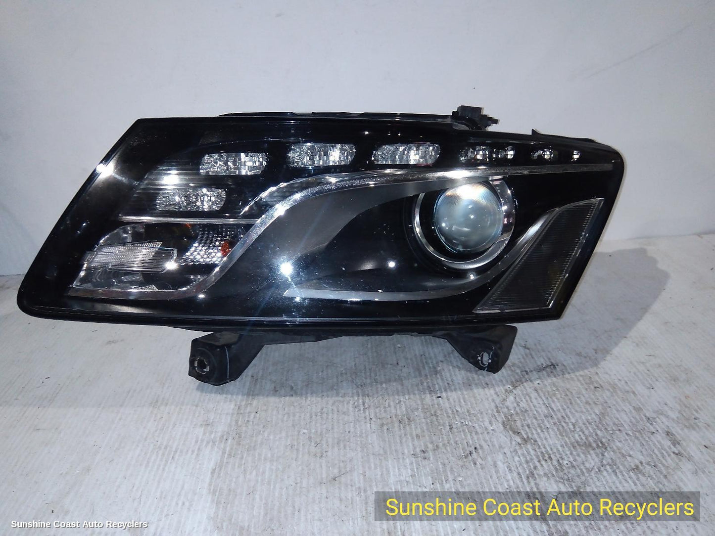 2011 Audi Q5 Left Headlamp