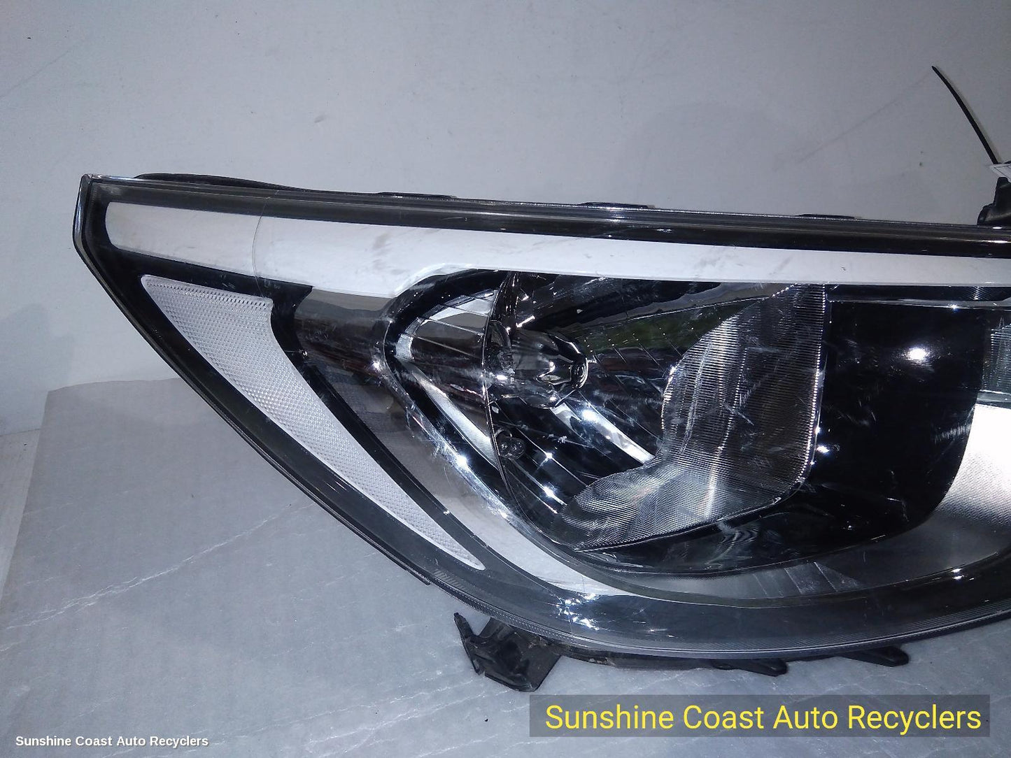 2014-2019 Hyundai Accent Right Headlamp