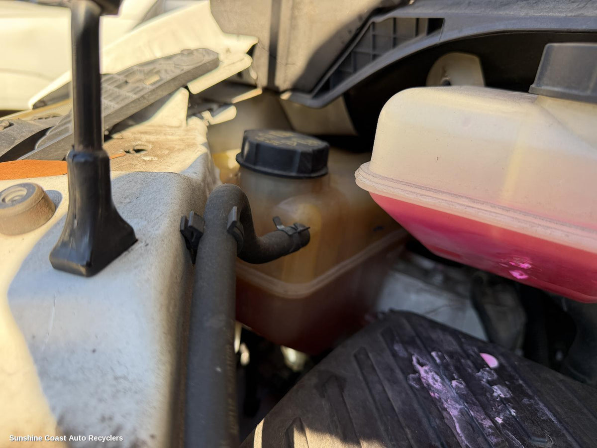 2021-2025 Ldv G10 Overflow Bottle