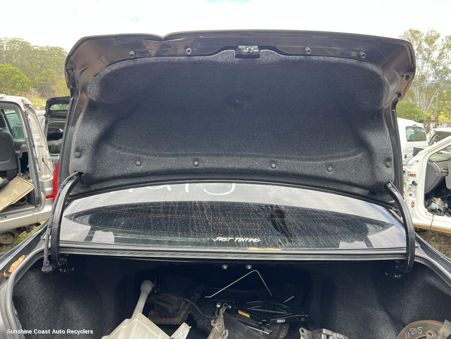 2012 Toyota Aurion High Level Stoplight