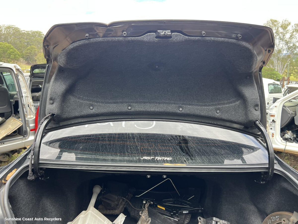 2012-2017 Toyota Aurion High Level Stoplight