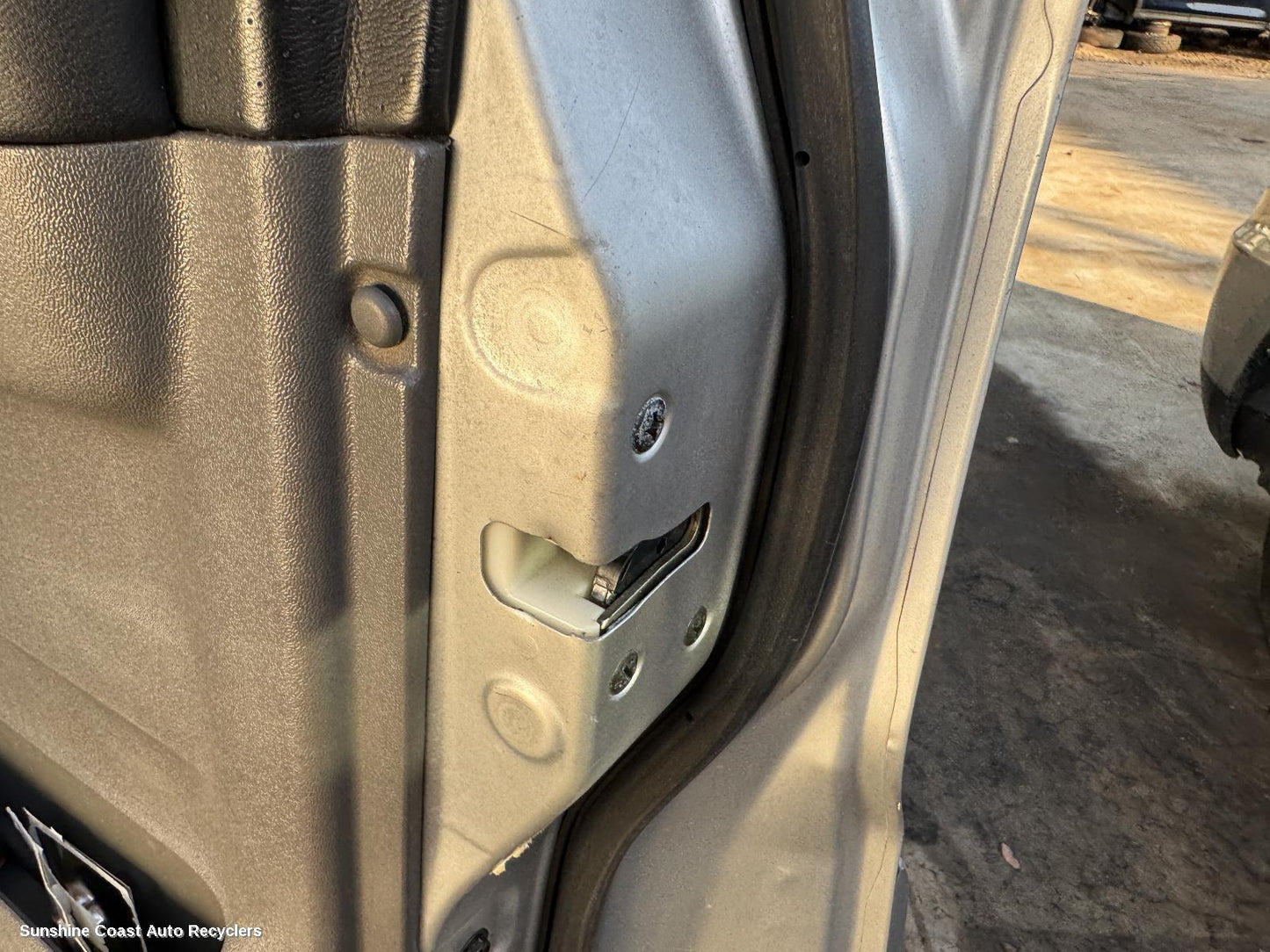 2002 Mitsubishi Pajero Door Boot Gate Lock