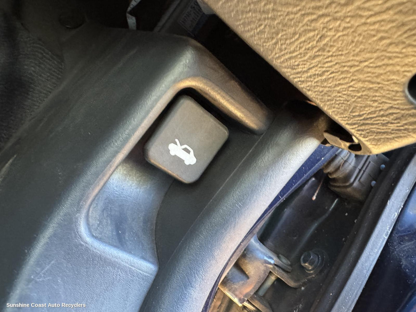 1995-2000 Honda Civic Bonnet Release