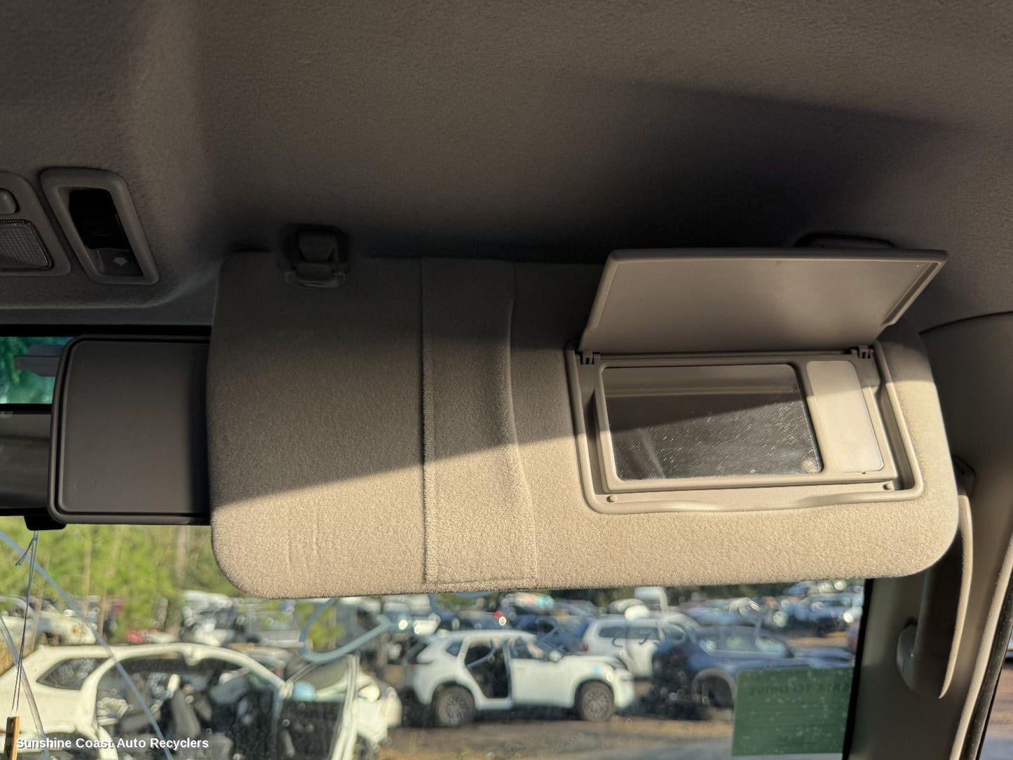 2002 Mitsubishi Pajero Sunvisor