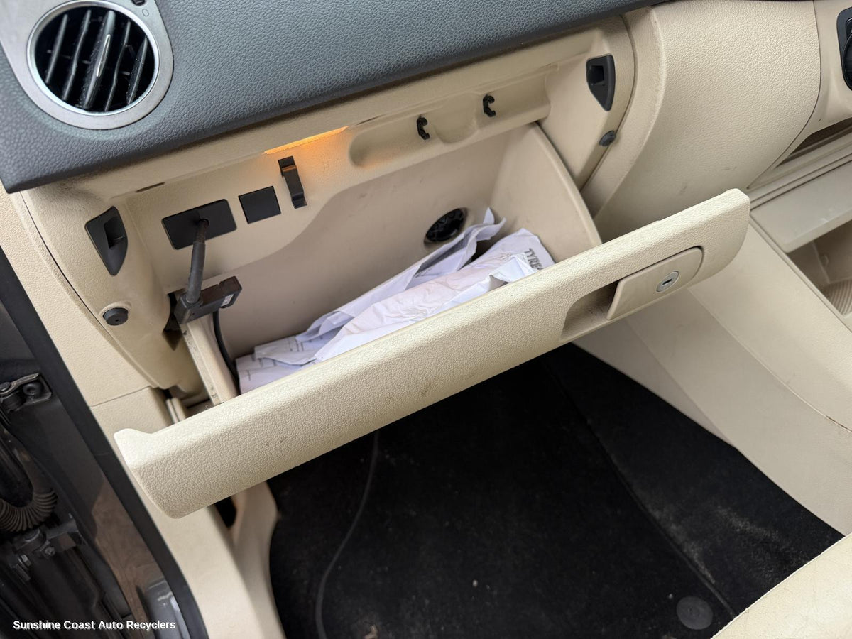 2008-2011 Volkswagen Tiguan Glove Box