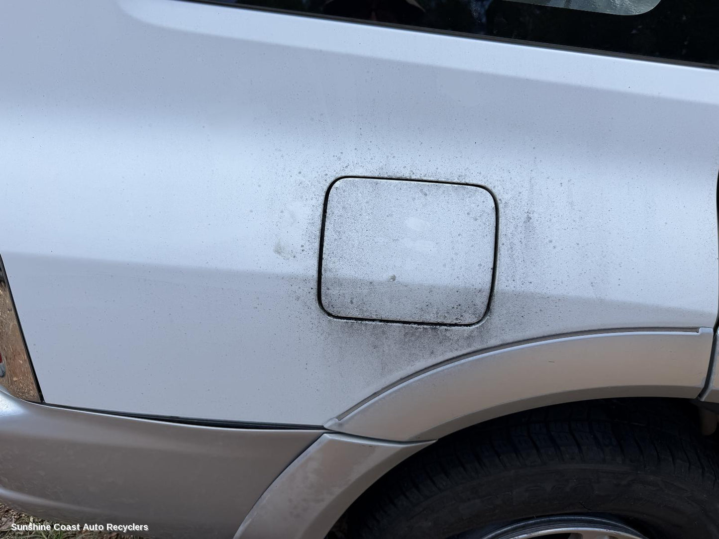 2000-2002 Mitsubishi Pajero Fuel Door   Filler