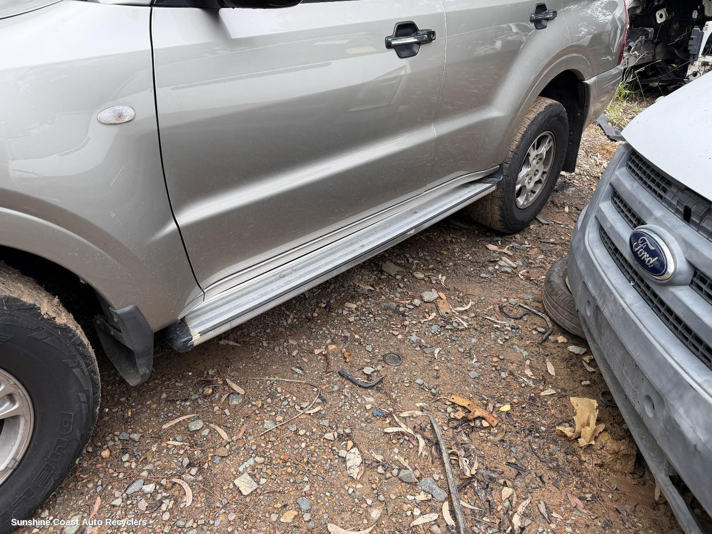 2002-2006 Mitsubishi Pajero Side Step Skirt