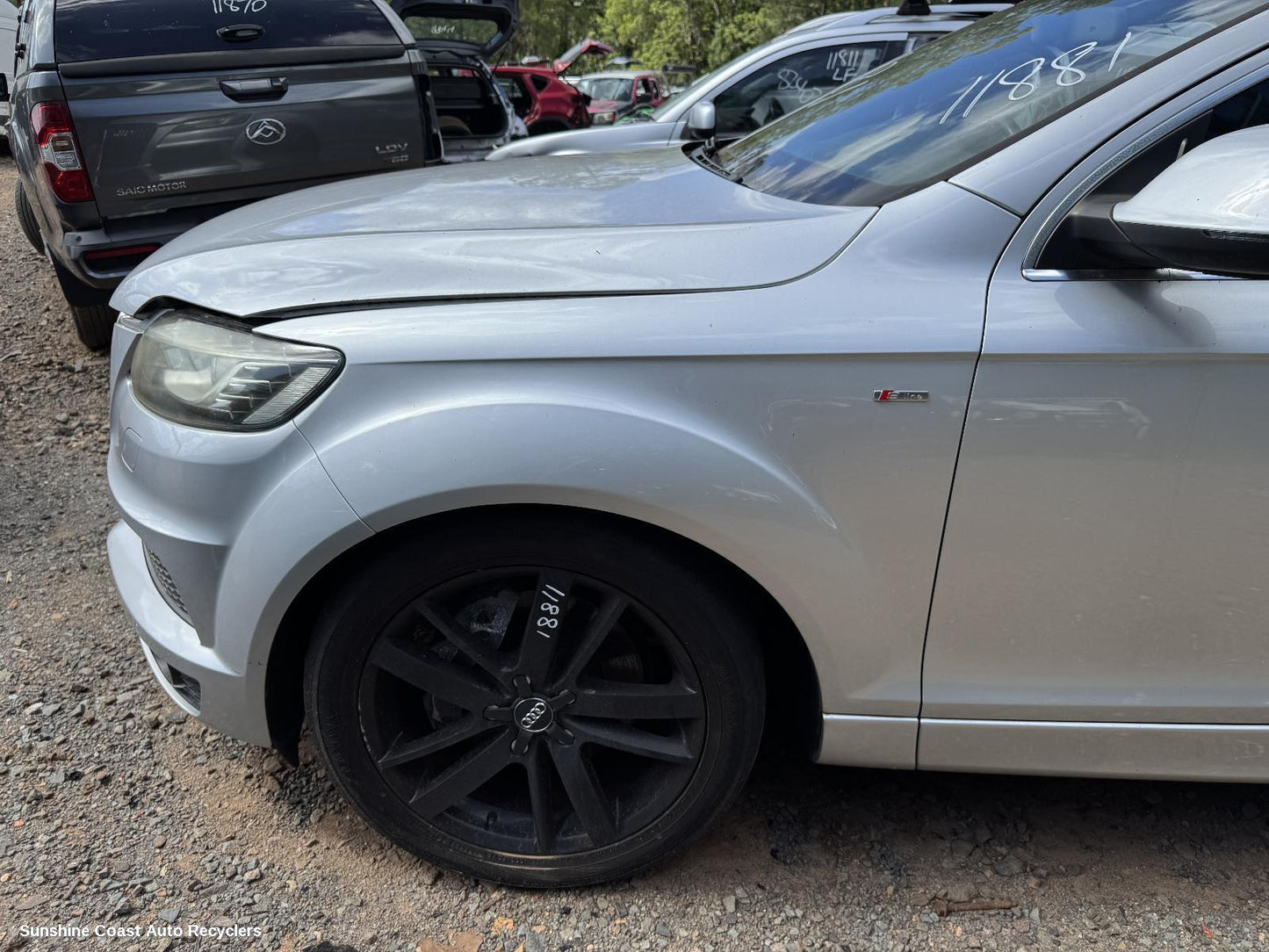 2006-2015 Audi Q7 Left Guard