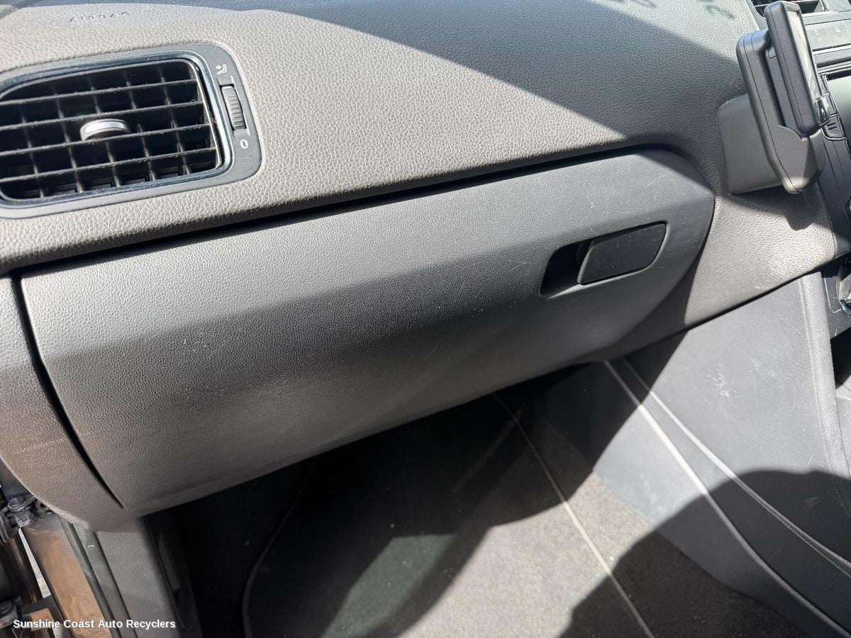 2010-2017 Volkswagen Polo Glove Box