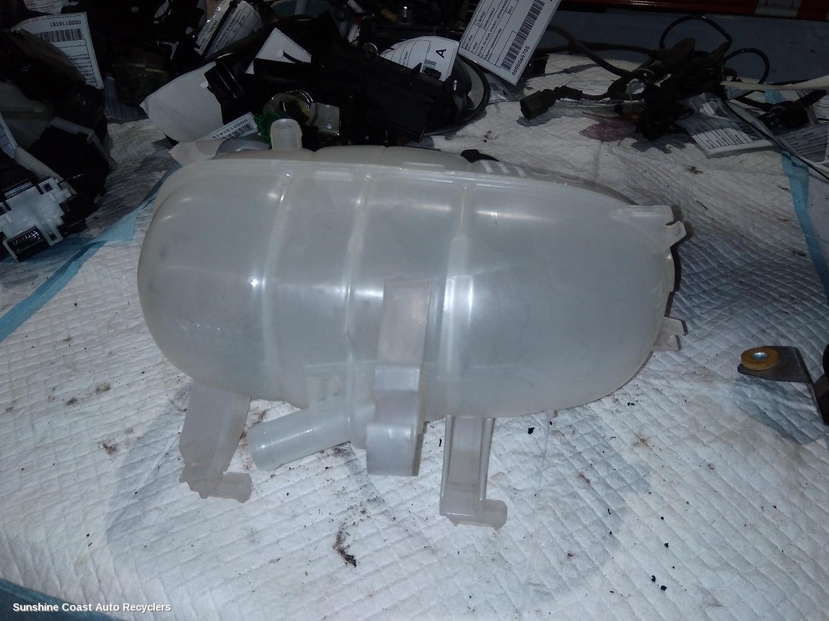 2019-2022 Renault Trafic Overflow Bottle