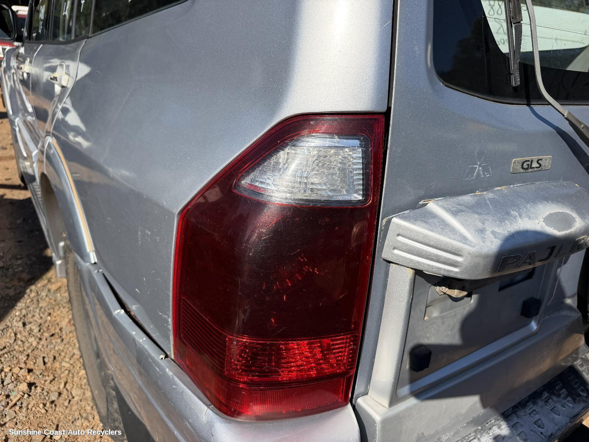 2002-2006 Mitsubishi Pajero Left Taillight