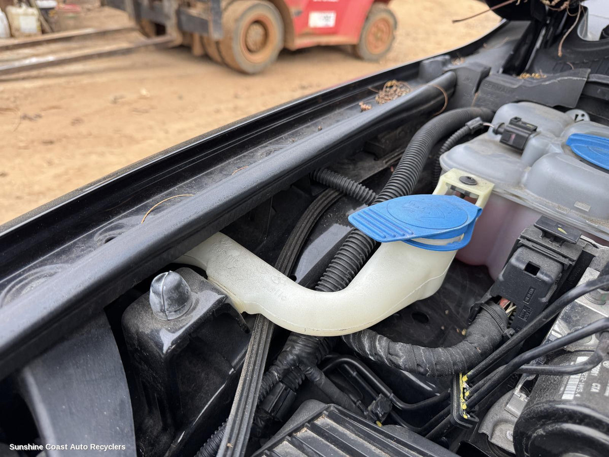 2010-2018 Volkswagen Touareg Washer Bottle