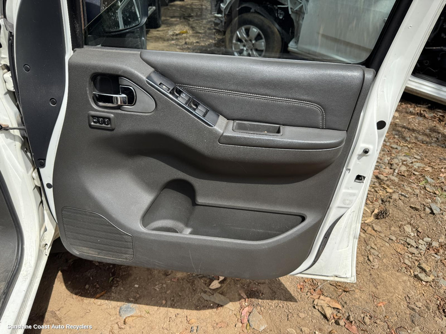 2010 Nissan Pathfinder Right Front Window Reg Motor