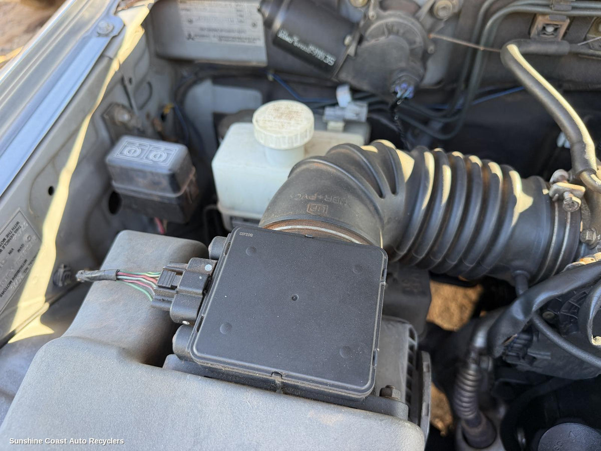 2002-2006 Mitsubishi Pajero Air Flow Meter