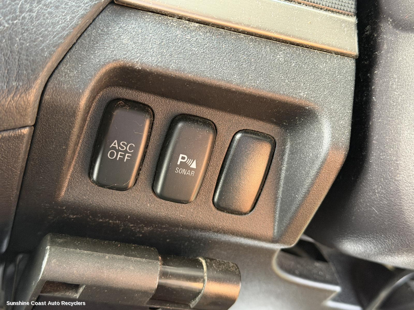2006-2014 Mitsubishi Pajero Misc Switch Relay