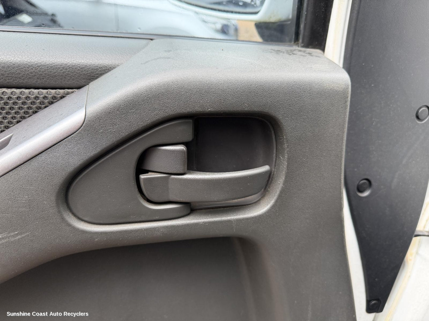 2011 Nissan Navara Door Handle