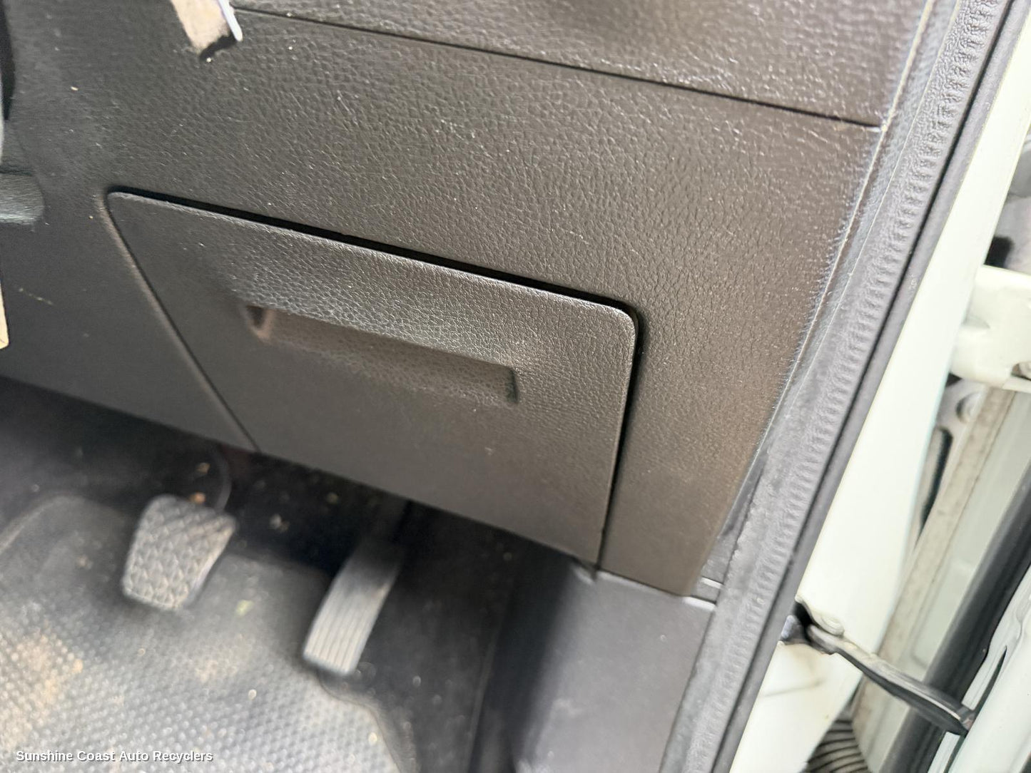 2015-2025 Ldv G10 Glove Box