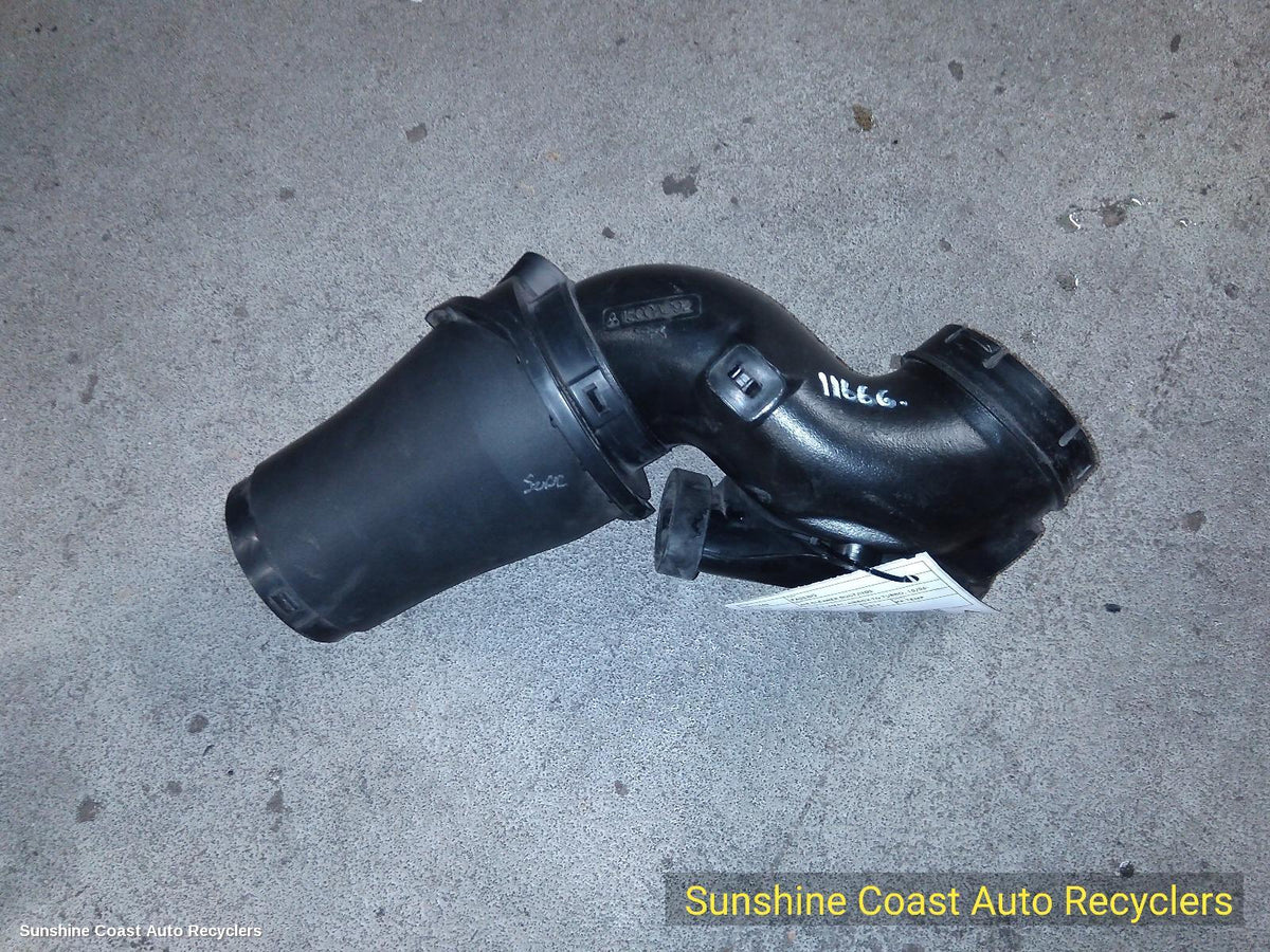 2006-2014 Mitsubishi Pajero Air Cleaner Duct Hos