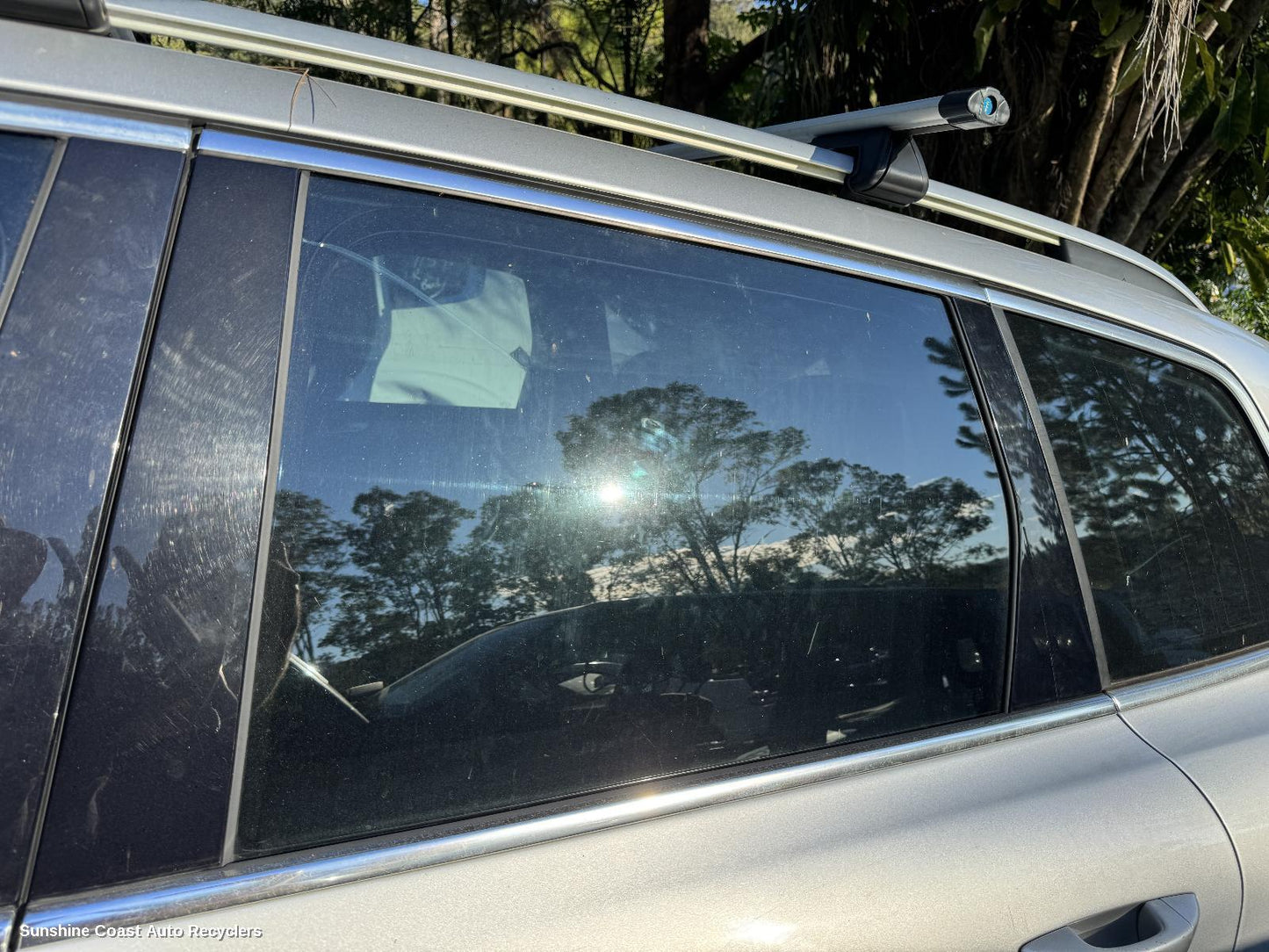 2011 Volkswagen Touareg Left Rear Door Window