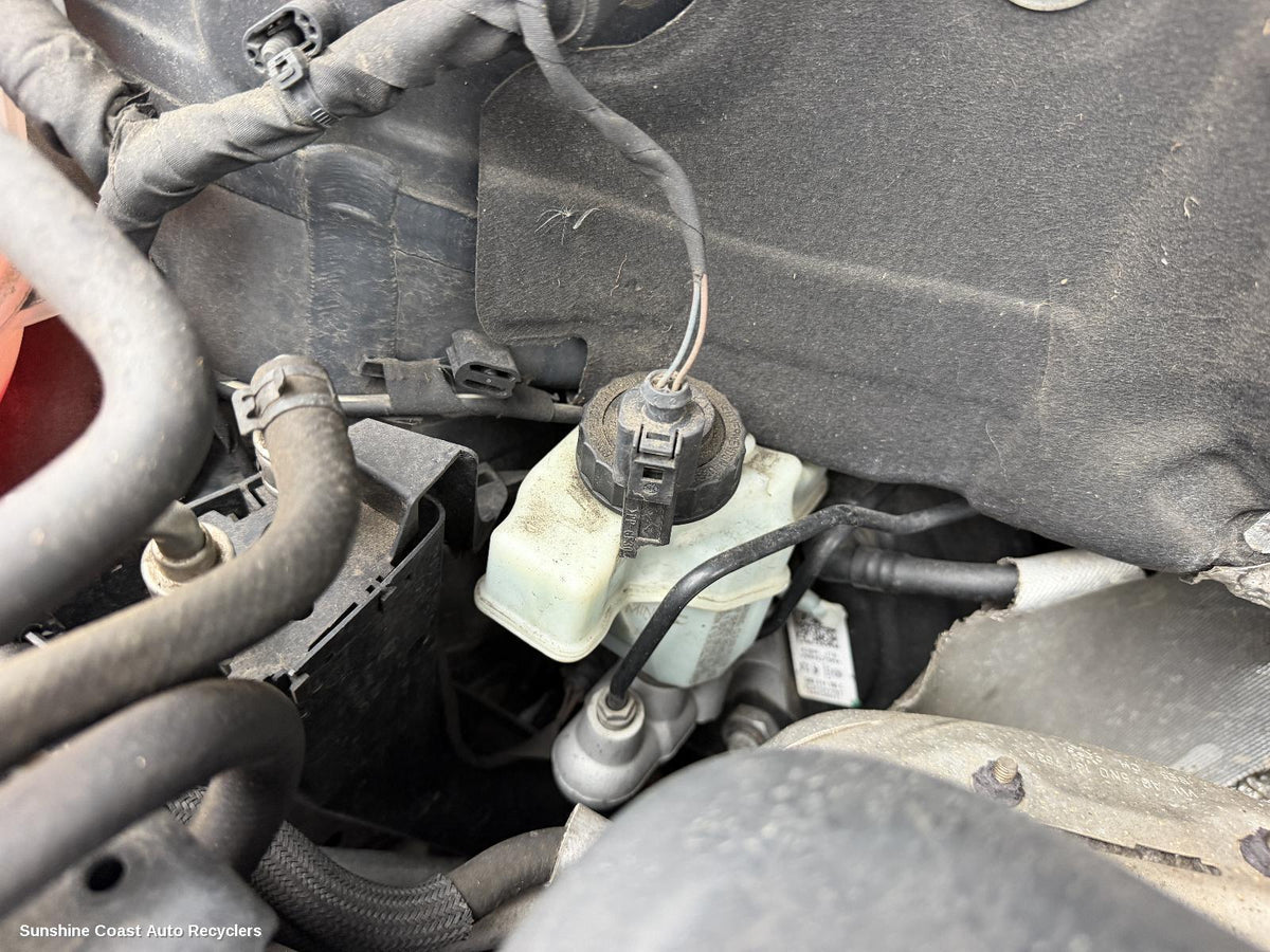 2008-2011 Volkswagen Tiguan Master Cylinder