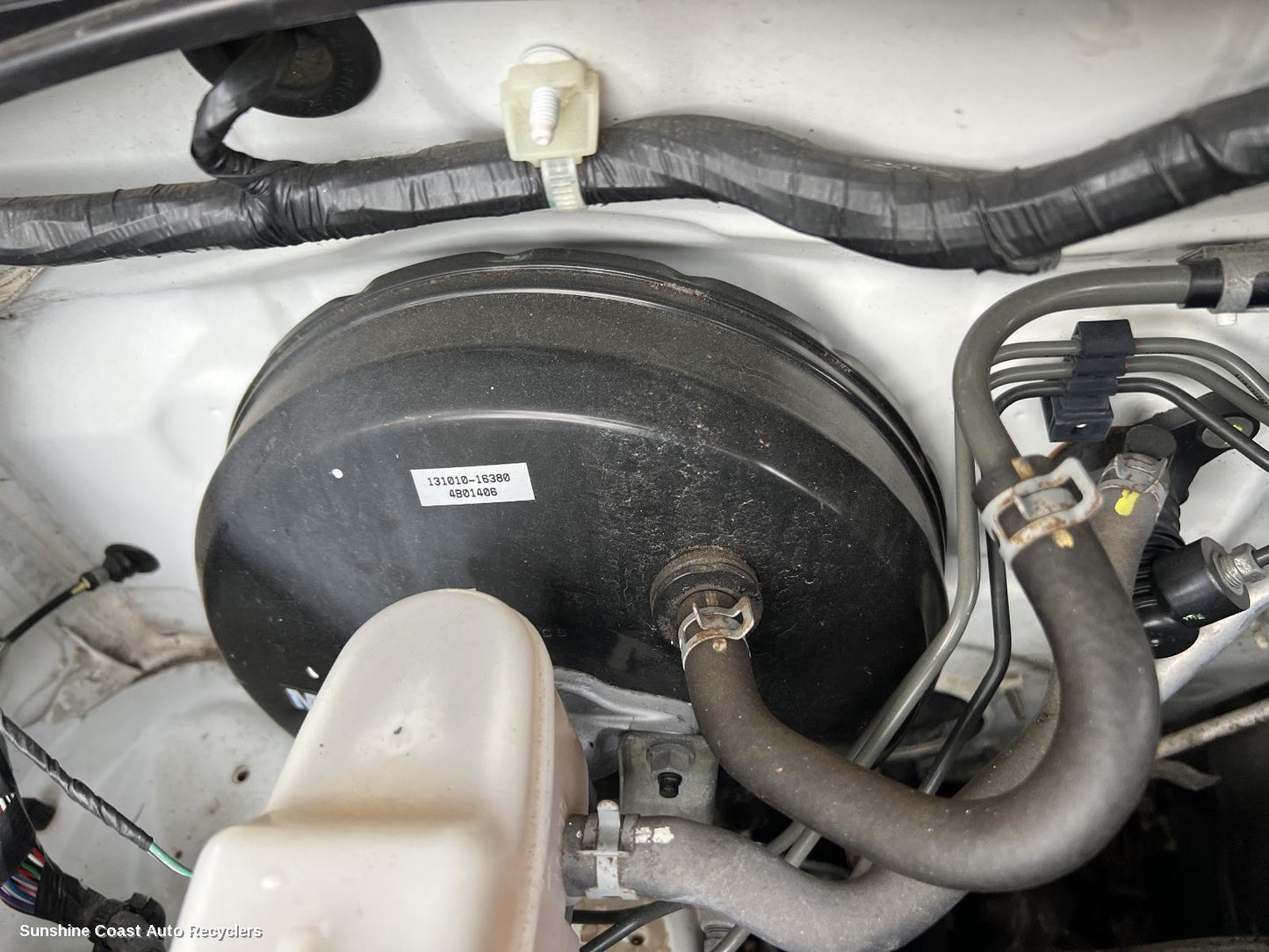 2014 Toyota Hilux Brake Booster