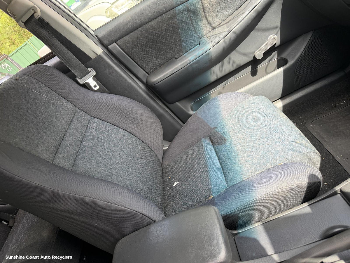 2001-2007 Toyota Corolla Front Seat