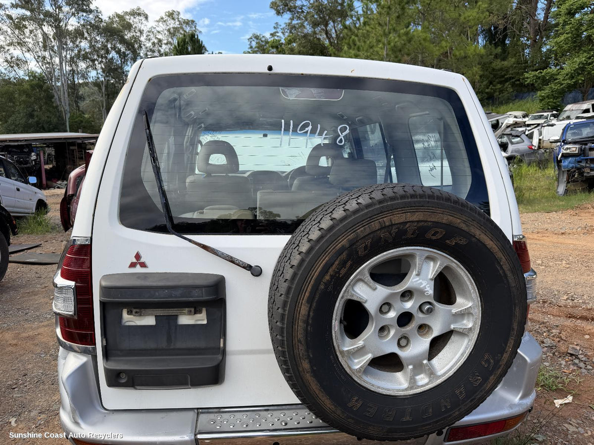 2000-2002 Mitsubishi Pajero High Level Stoplight