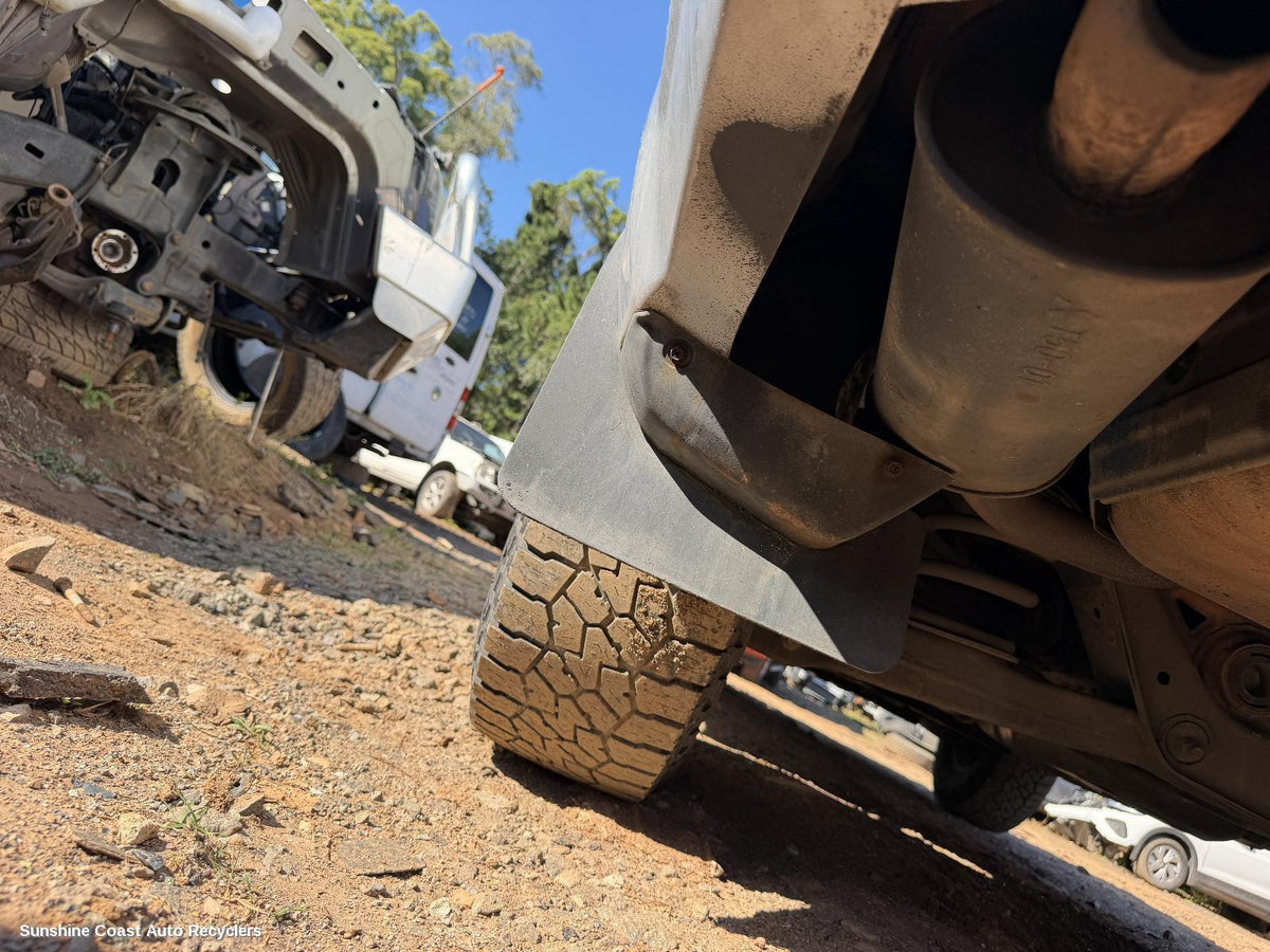 2002-2006 Mitsubishi Pajero Mud Flaps