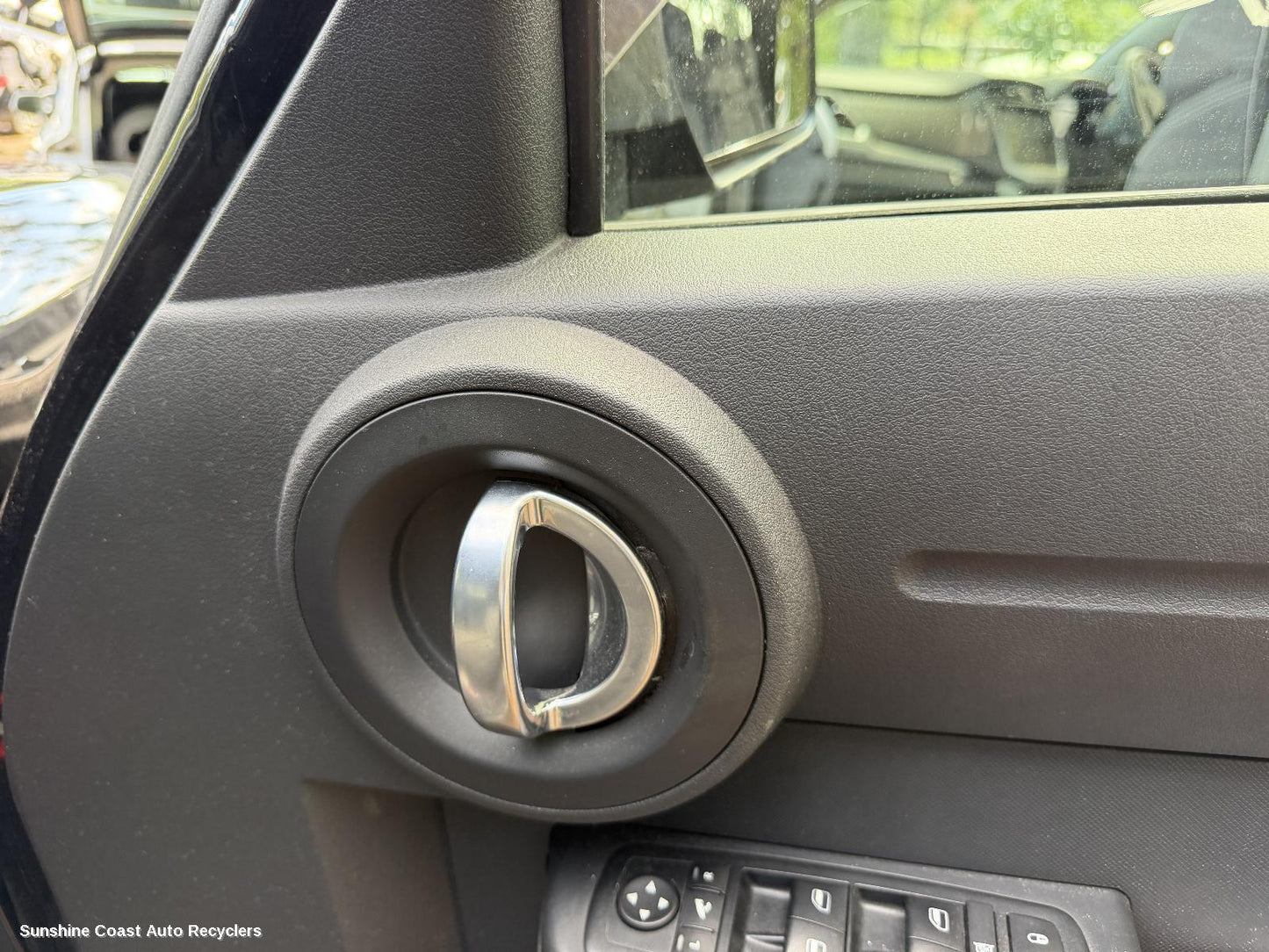 2007-2011 Dodge Nitro Door Handle