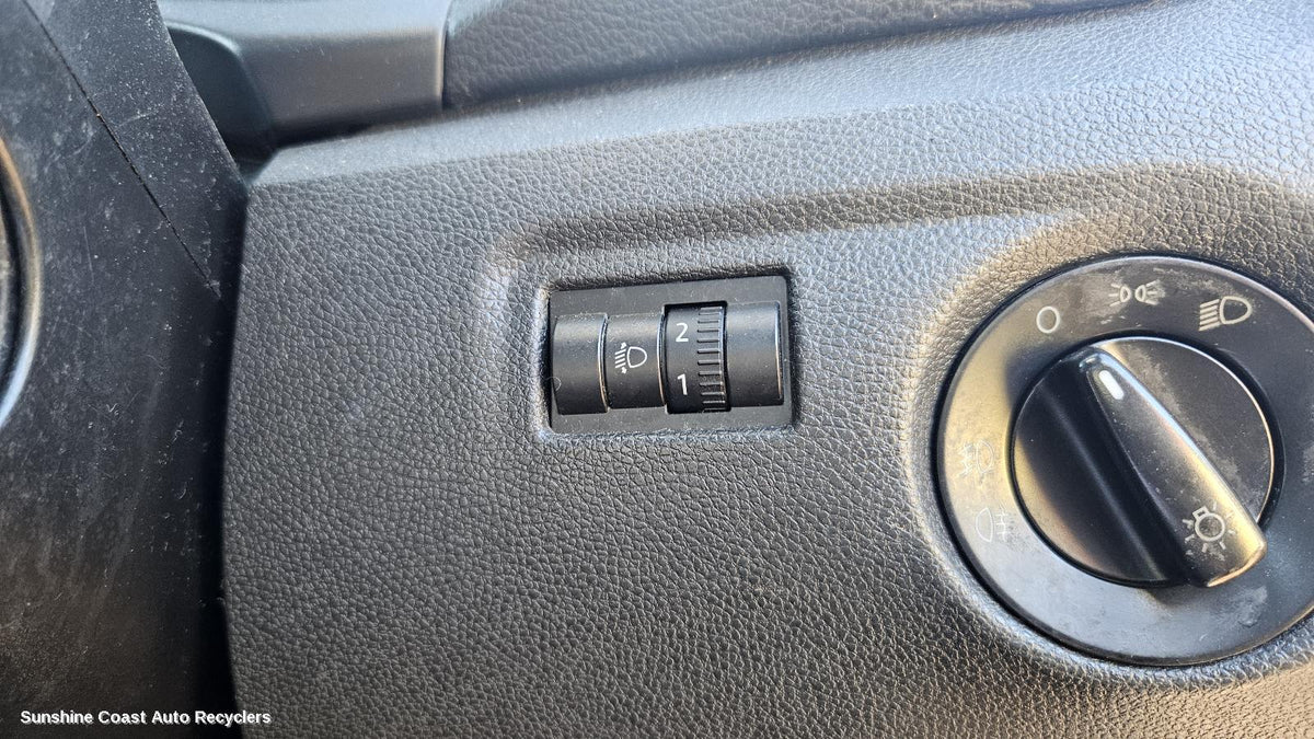 2010-2015 Skoda Fabia Misc Switch Relay