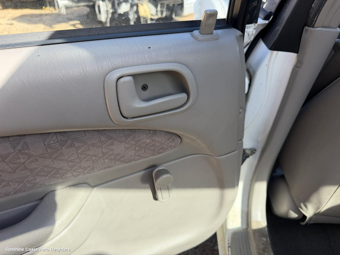 1998-2001 Toyota Corolla Door Handle