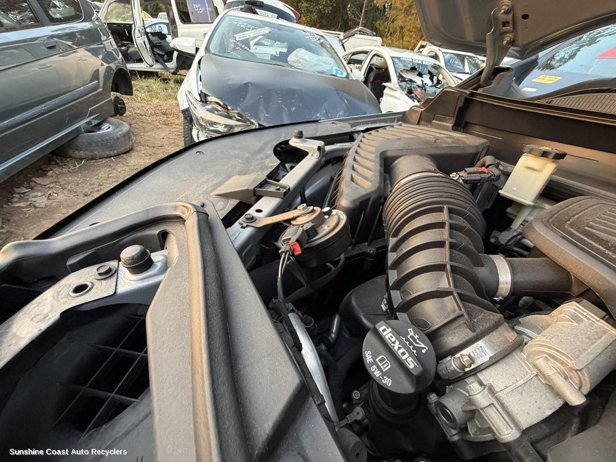 2018-2020 Holden Acadia Horn