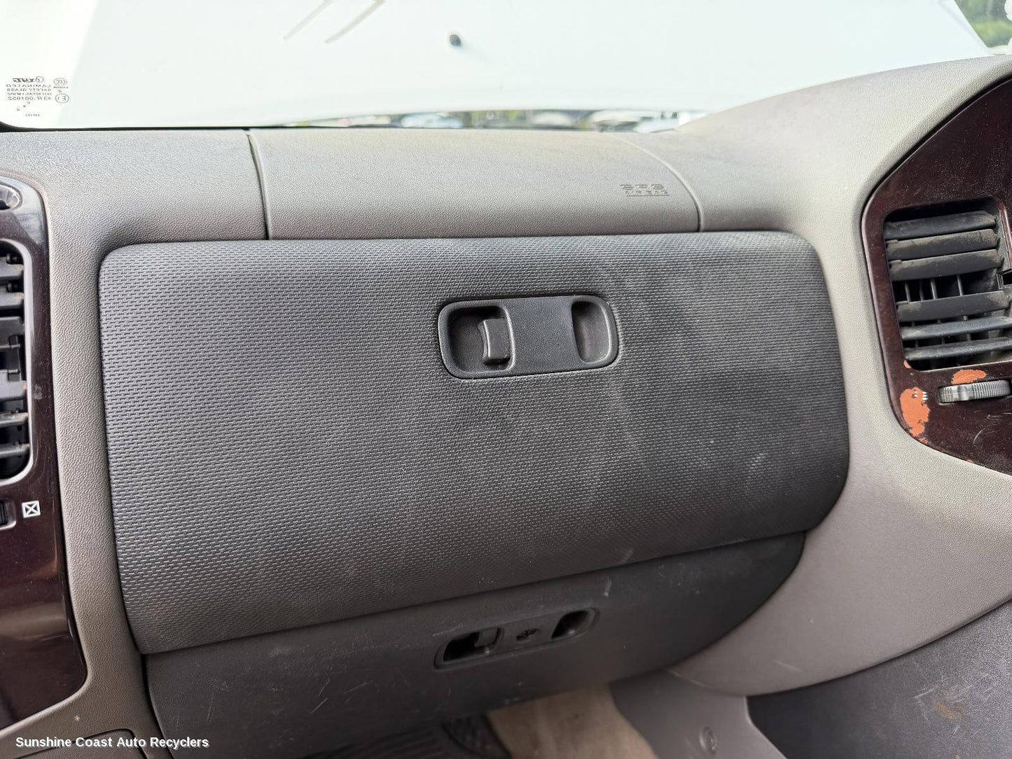 2000-2002 Mitsubishi Pajero Glove Box