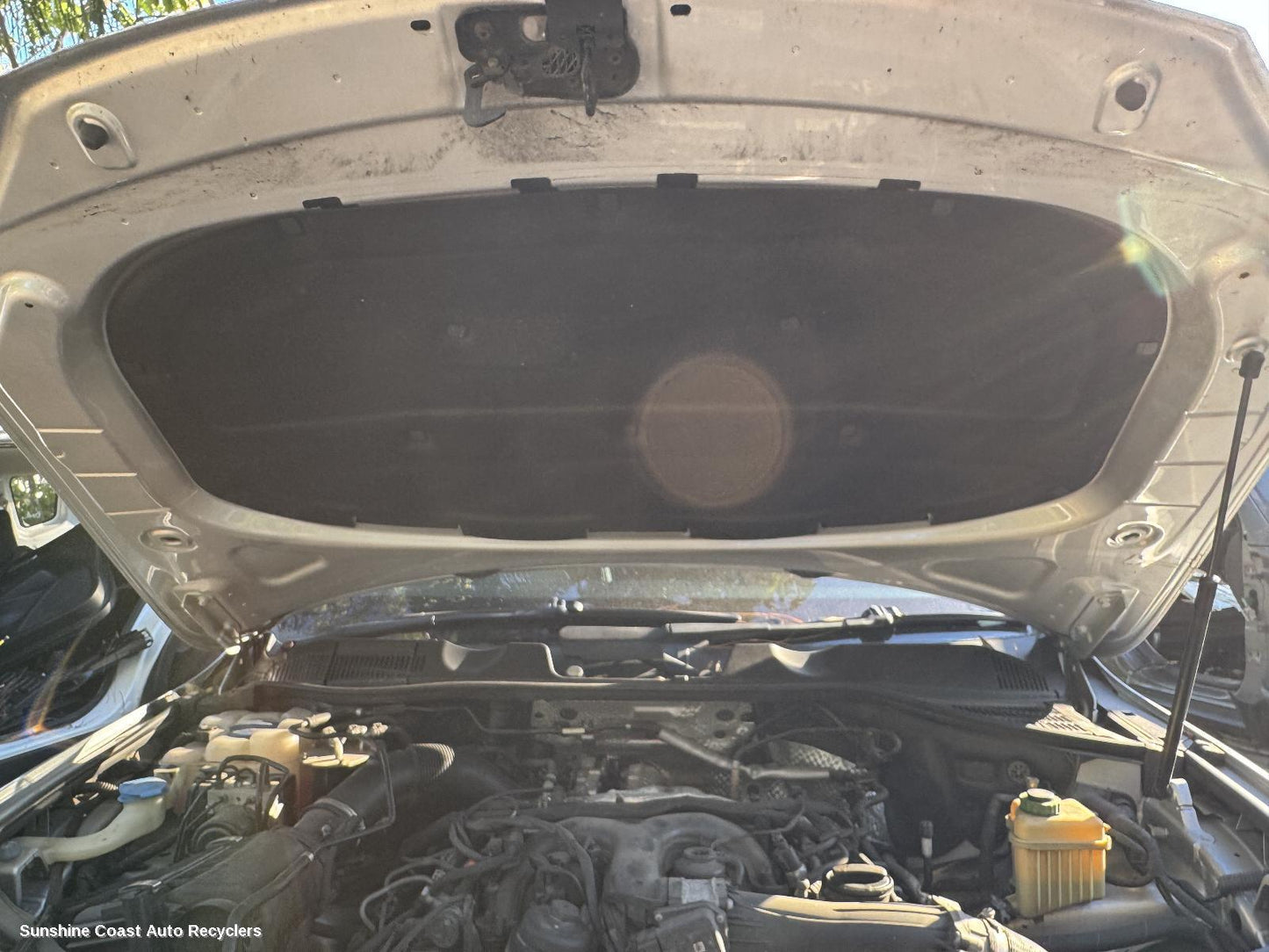 2011 Volkswagen Touareg Bonnet Hinge Strut
