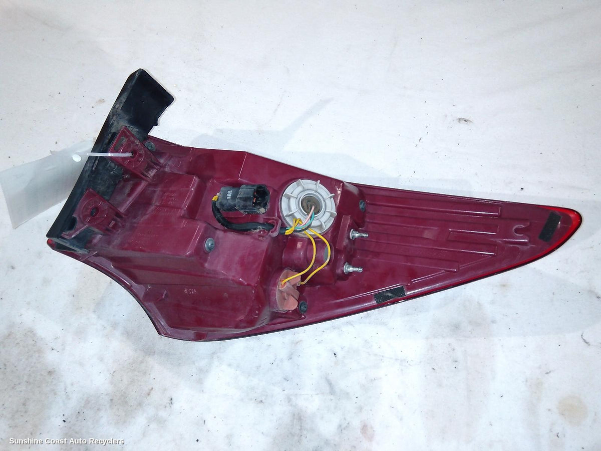 2015-2018 Hyundai Santa Fe Left Taillight