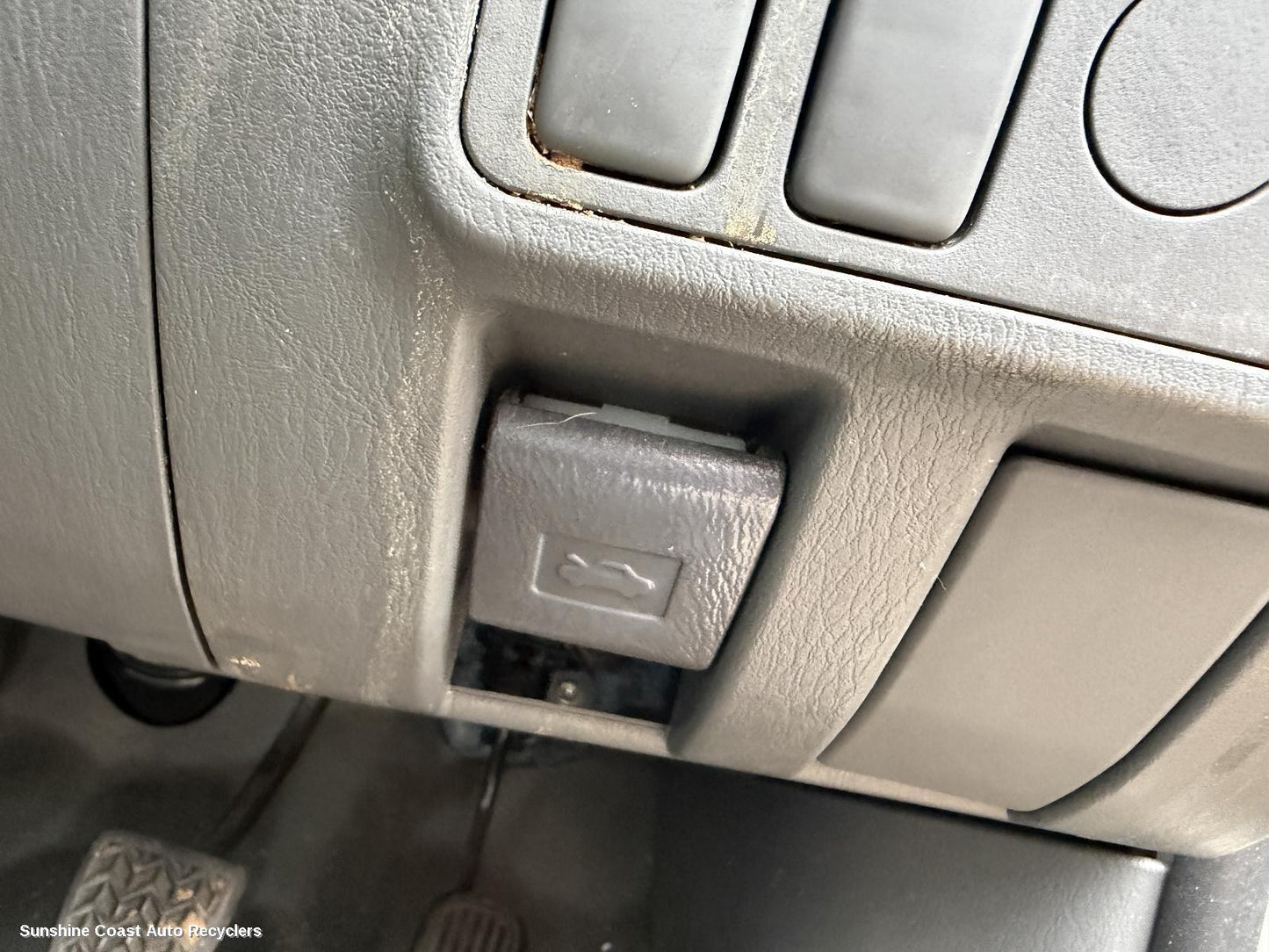 2012 Toyota Hilux Bonnet Release