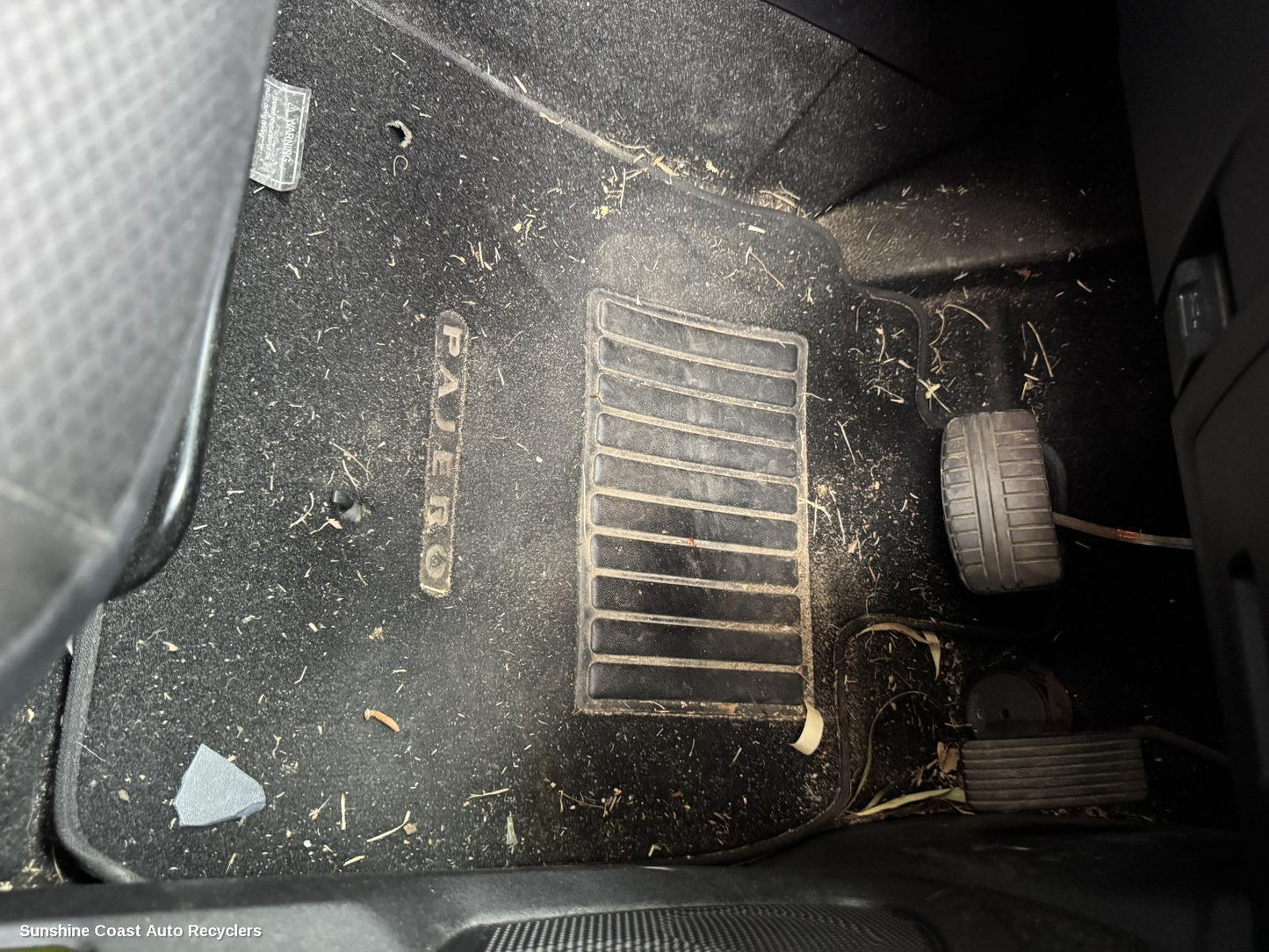 2009 Mitsubishi Pajero Floor Mats