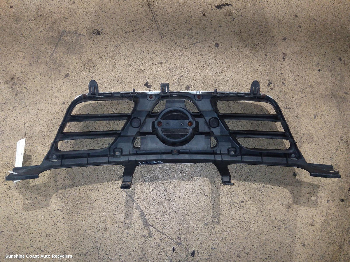 2001-2003 Nissan Xtrail Grille